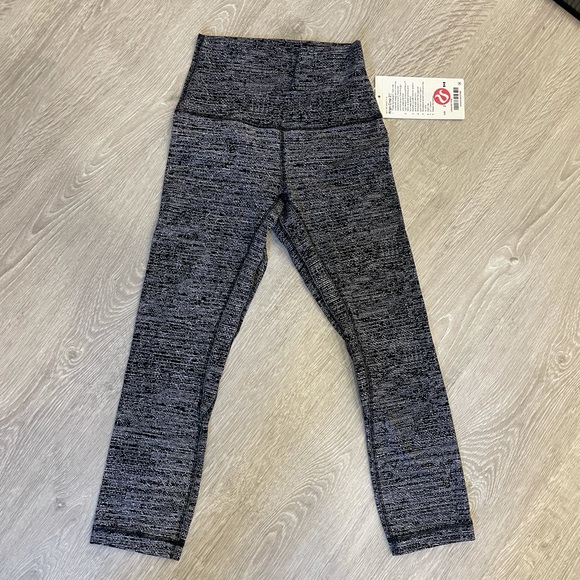 NEW WITH TAGS Lululemon Align Crop 21” Size 2 - Picture 1 of 3